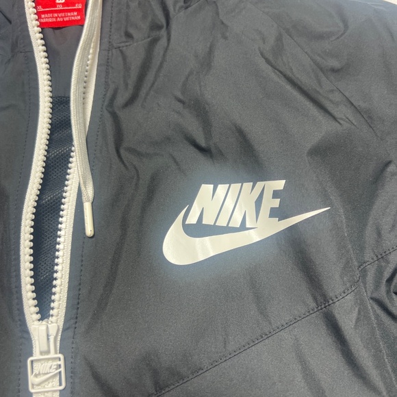 Nike the Windrunner Full Zip Hooded Lightweight Jacket - Picture 6 of 11